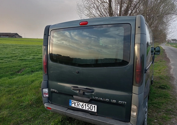 Opel Vivaro cena 16000 przebieg: 200000, rok produkcji 2003 z Krotoszyn małe 106
